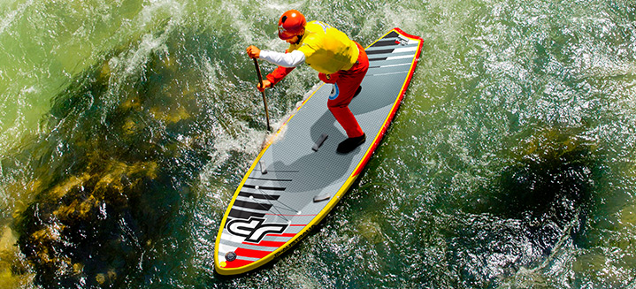 Standup Paddling am Fluß